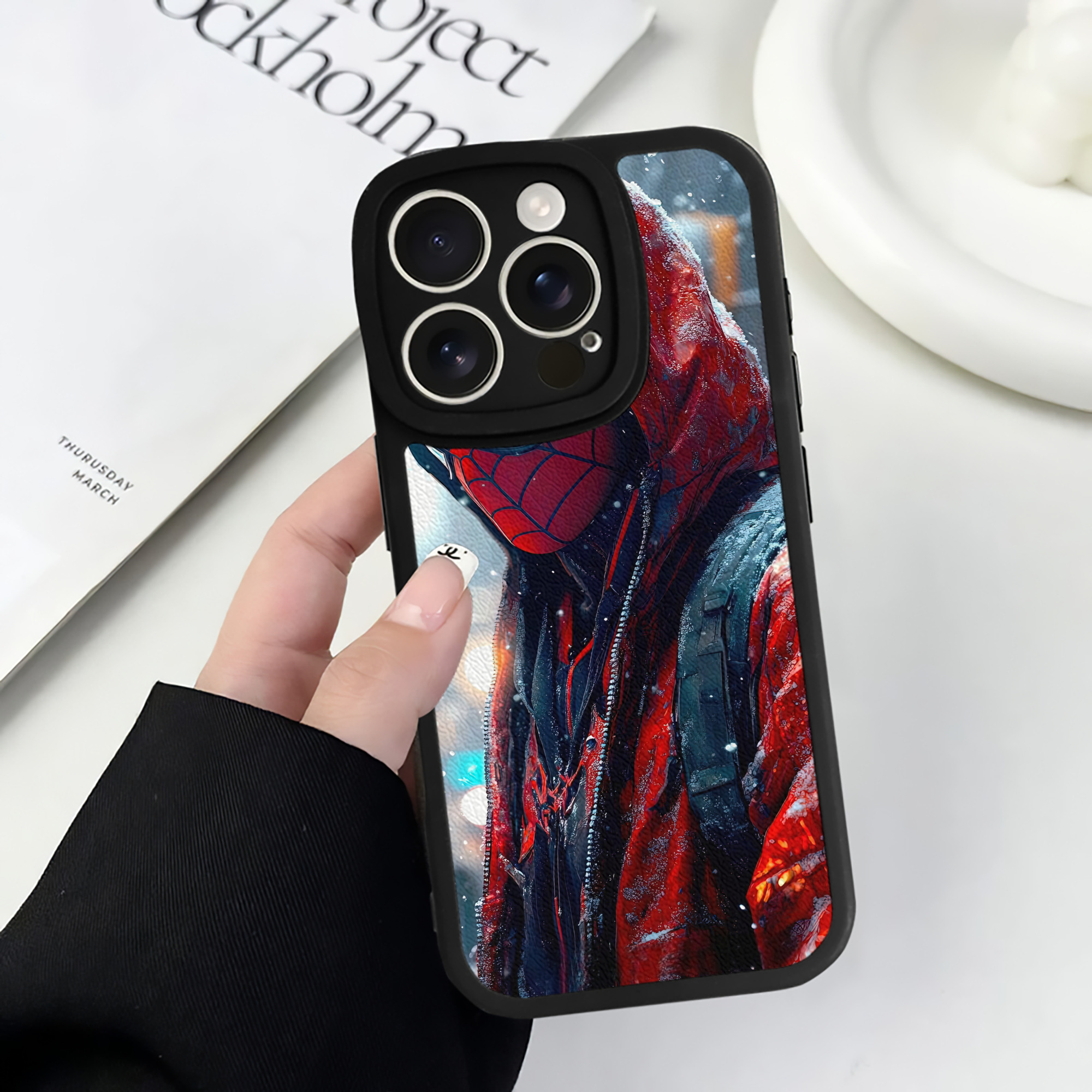 （画像用） Spider Man スパイダーマン 【iPhone 16シリーズ対応】シリコンスマホケース（レザー調） 材質：シリコン